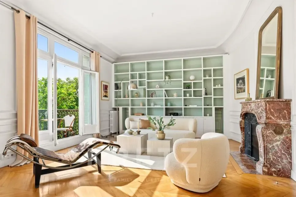 Séjour - Appartement Haussmannien Face à la Tour Eiffel à Paris