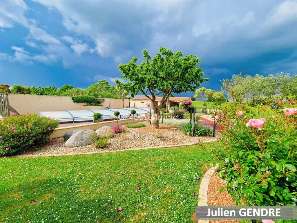 Jardin - Maison avec Piscine et Garage à Melle