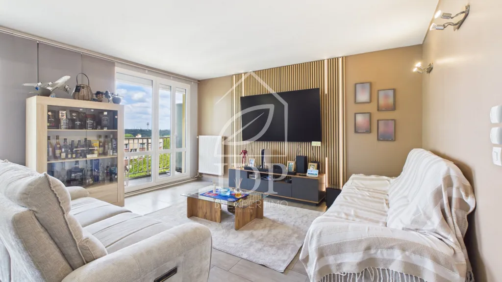 Elutuba - Fully Renovated 4-Piece with Balcony in Corbeil-Essonnes