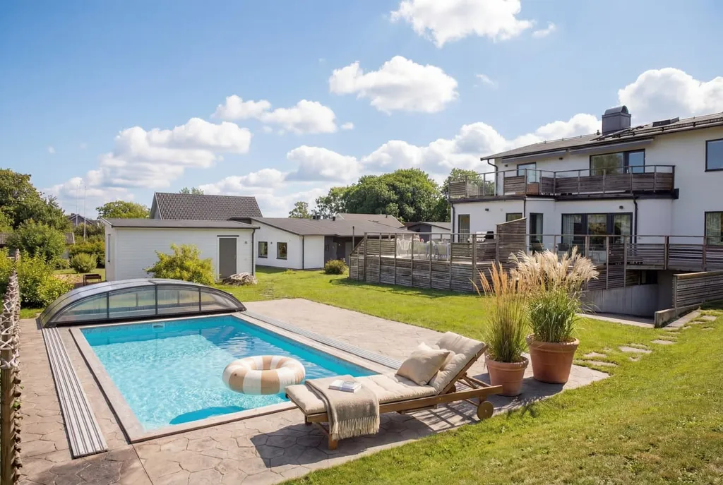Bassein - Modern Flat with Pool in Onsala
