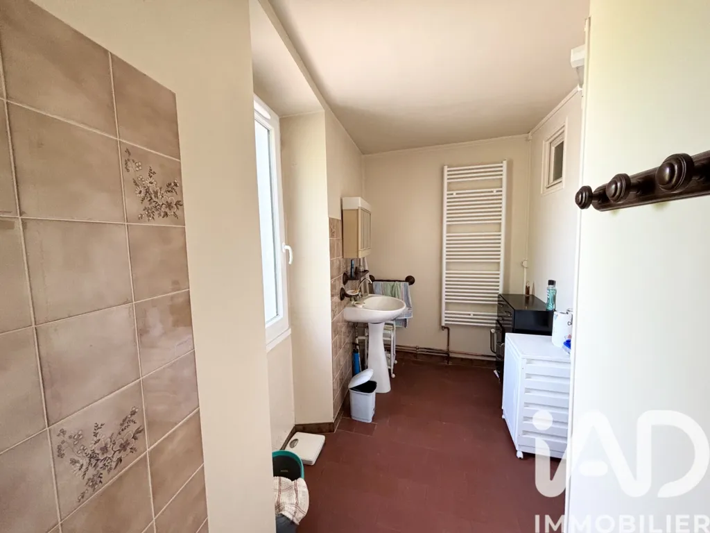 Vannitoad - Two-Bedroom House with Garage in Thenay