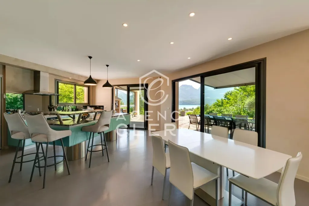 Salle à manger - Propriété Contemporaine avec Vue Lac à Sevrier