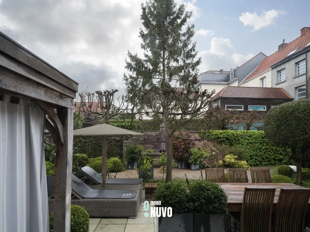 Aed - Master House with Commercial Space in Aalst