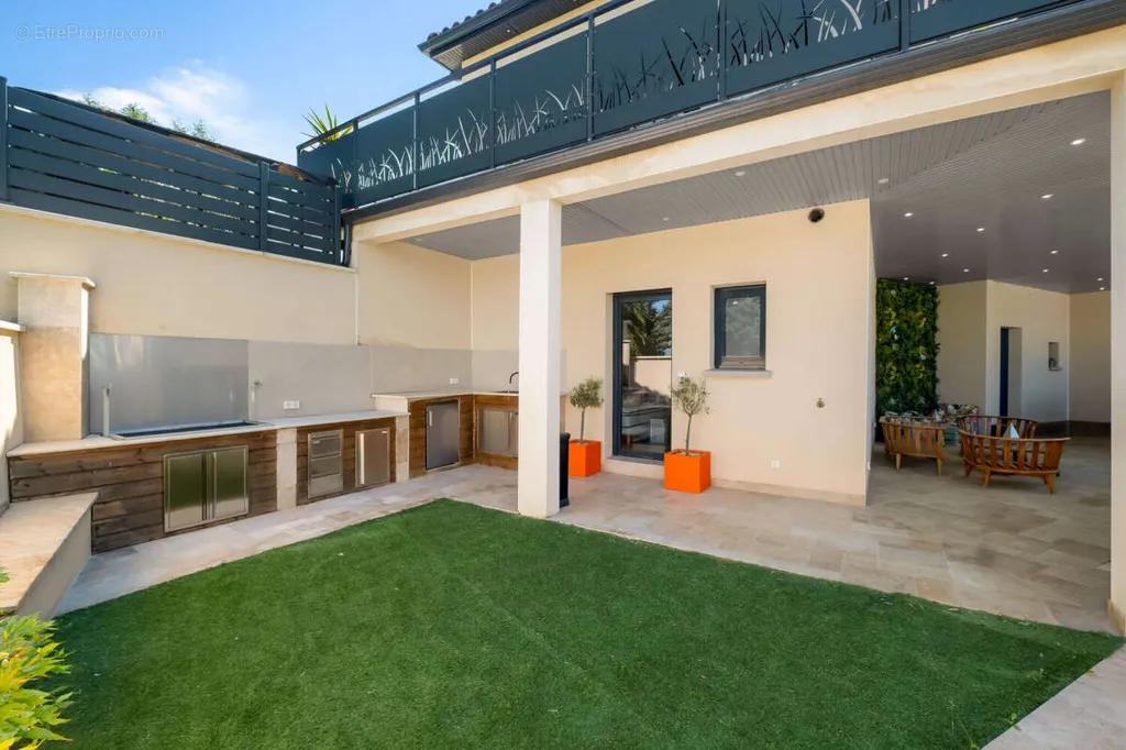 Terrass - Contemporary House with Pool in Simandres