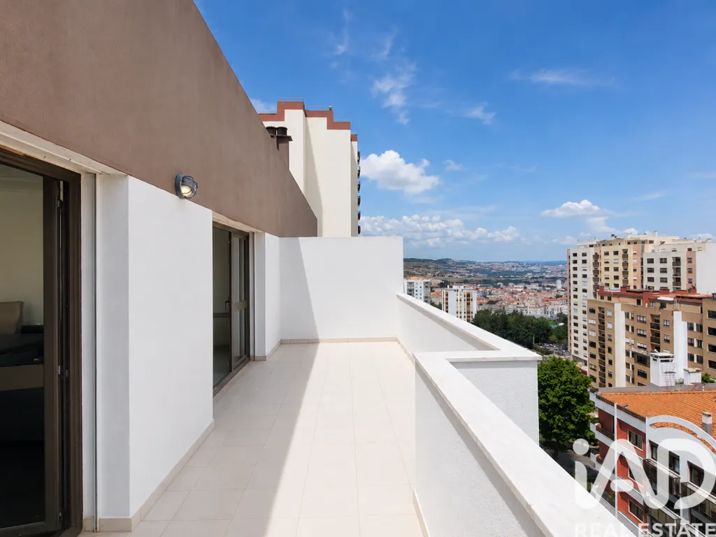 Balcony - T3 Apartment with Spacious Terrace in Alfragide