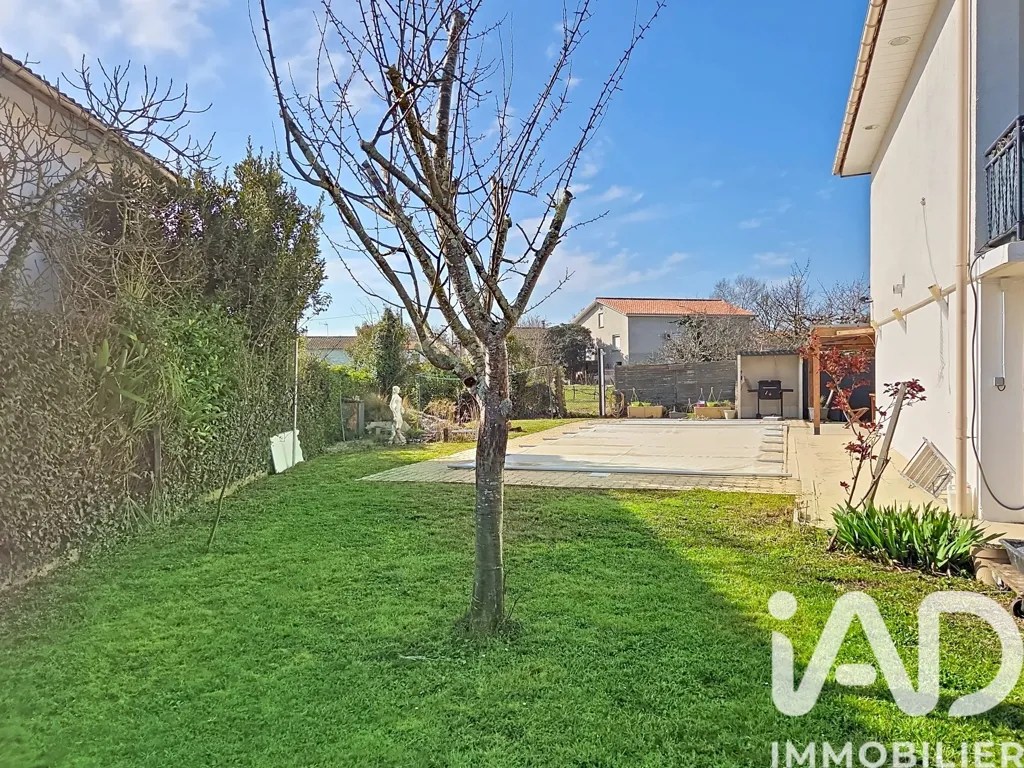 Aed - Renovated House with Pool in Fleurance