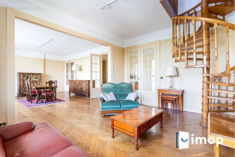 Séjour - Appartement de Caractère avec Vue Dégagée à Marcq-en-Barœul