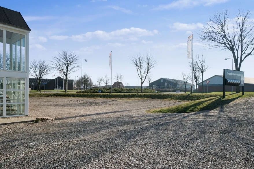 Extérieur - Mixed-Use Property with E45 Access in Rødekro