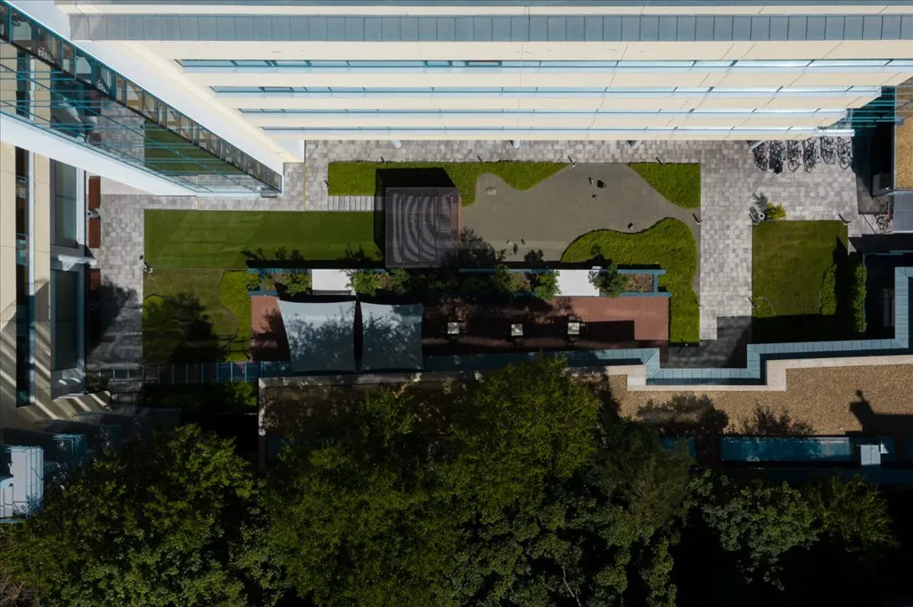 Vista aerea - Office Space with Green Area in Budapest II District