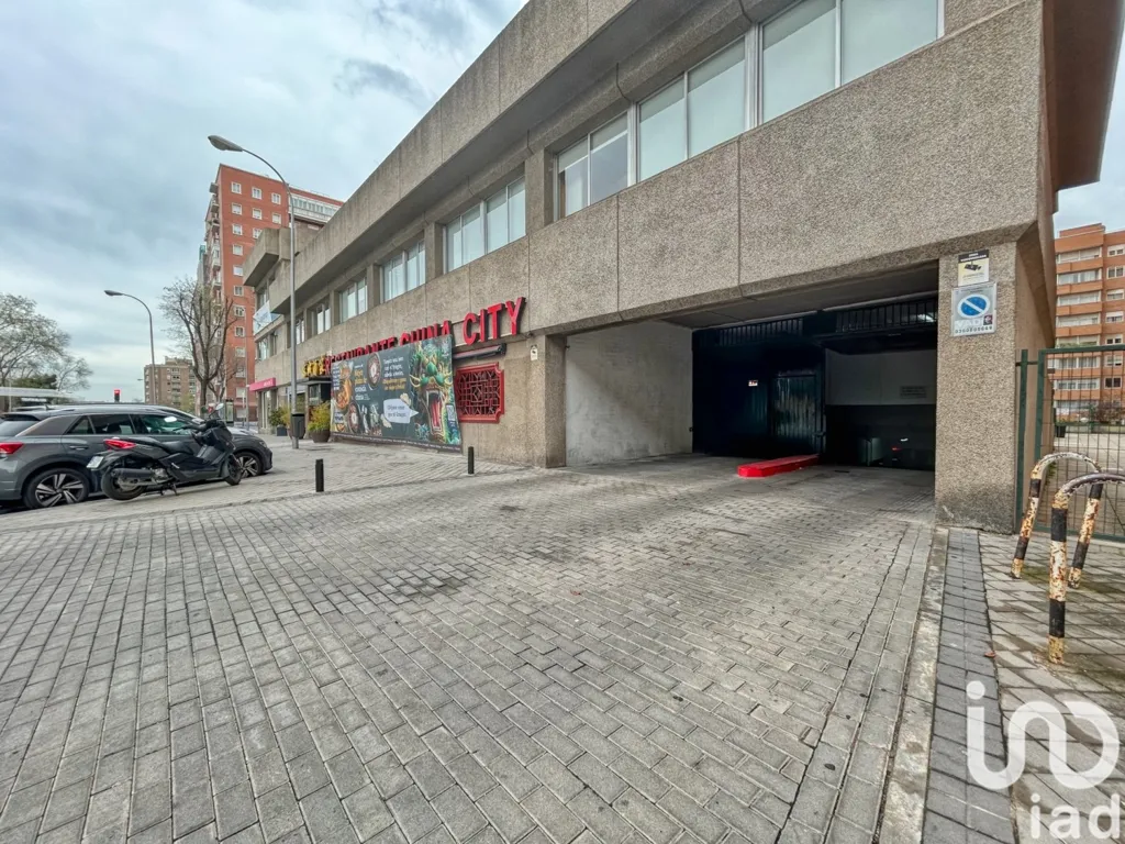 1-toaline parkimiskoht asukohas Madrid