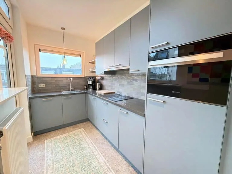 Cuisine - Grachten House with Water View in Leiden