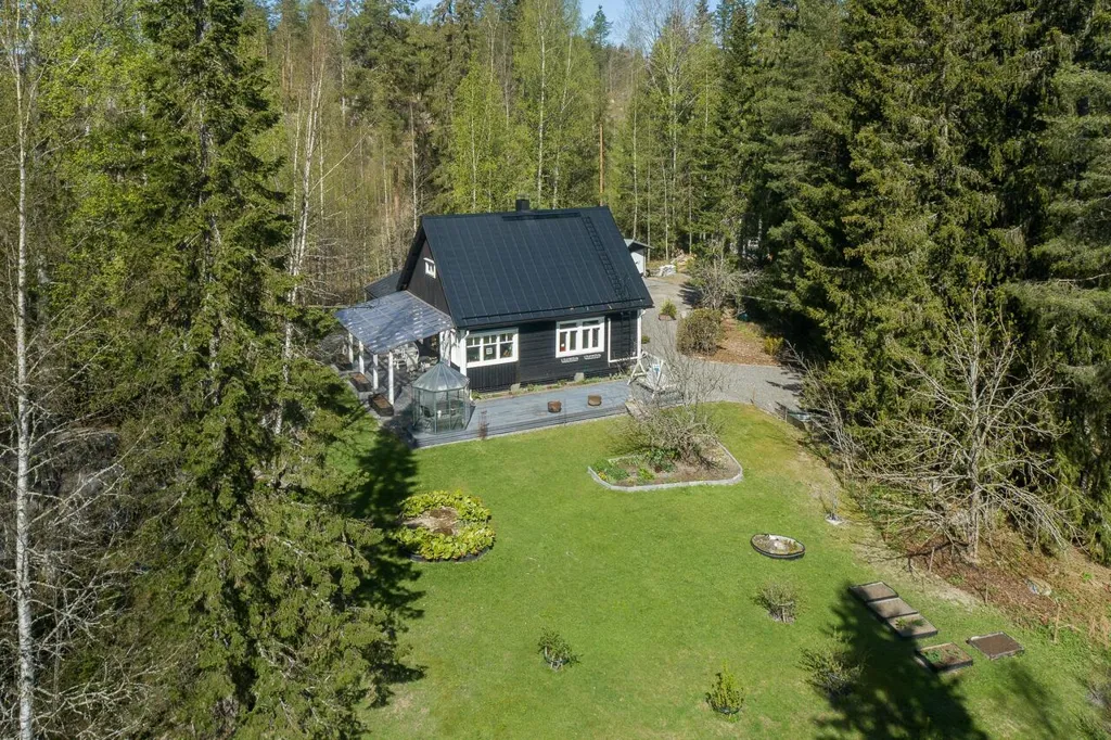 Õhuvaade - Traditional Cottage with Sauna in Miekkiö