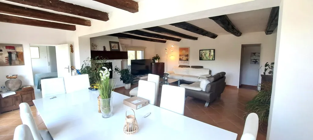 Söögituba - Charming Waterfront Property with Pool in Saintes Maries de la Mer
