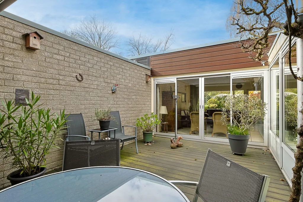 Terrass - Playfully Designed Corner Home with Patio in Leiderdorp