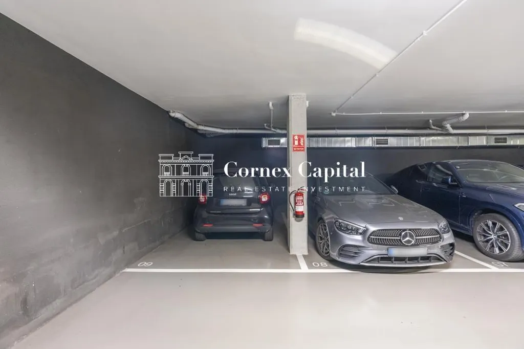 Garage - Penthouse-Duplex with Terrace in Eixample, Barcelona