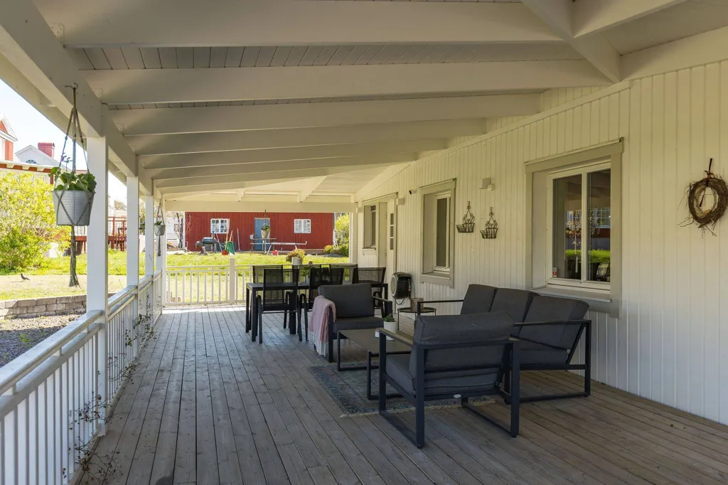 Terrasse - Spacious Villa with Garden in Tibro