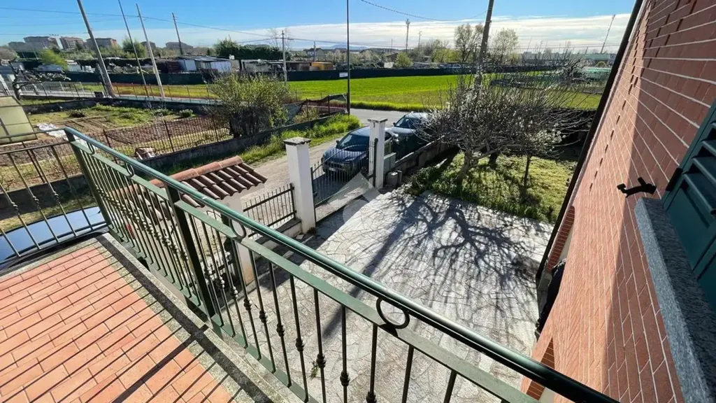Rõdu - Duplex Villa with Private Garden in Rivalta di Torino