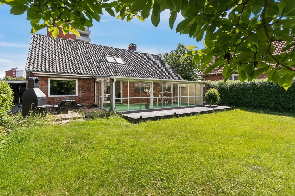 Aed - Fenced Villa with Garden in Brøndby