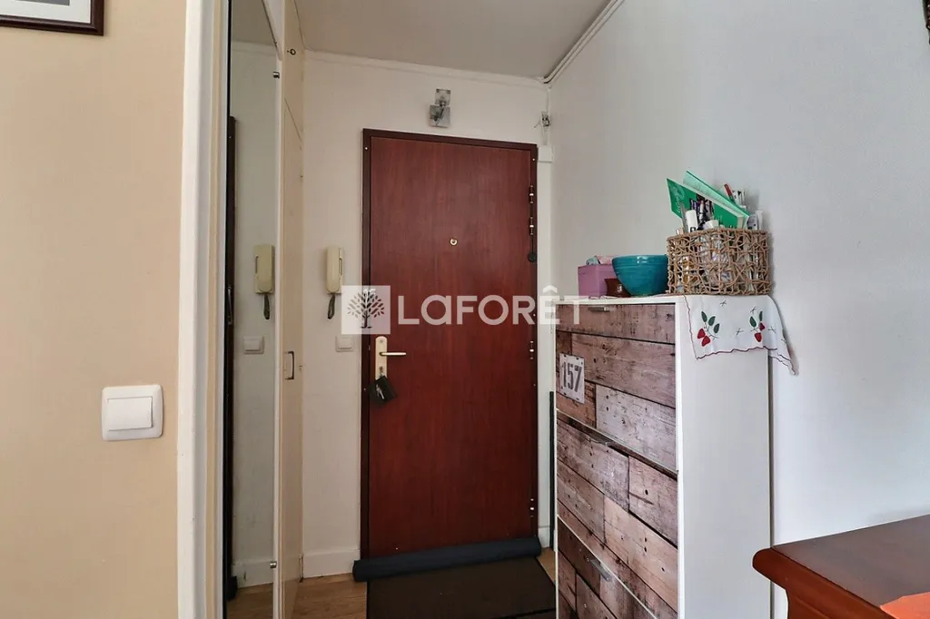 Entrée - Appartement 3 Pièces avec Vue Végétation à Rueil-Malmaison