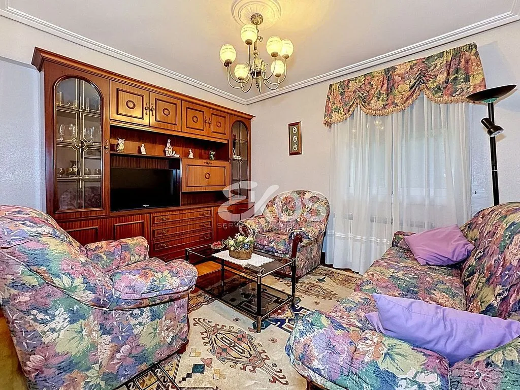 Séjour - Apartment with Balcony in Erguin, Mondragón