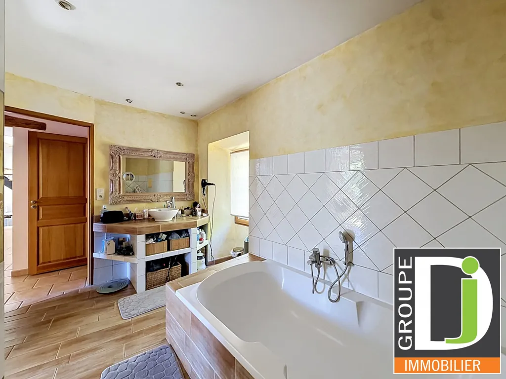 Salles de bain - Maison de Charme avec Terrasse à Étoile-sur-Rhône
