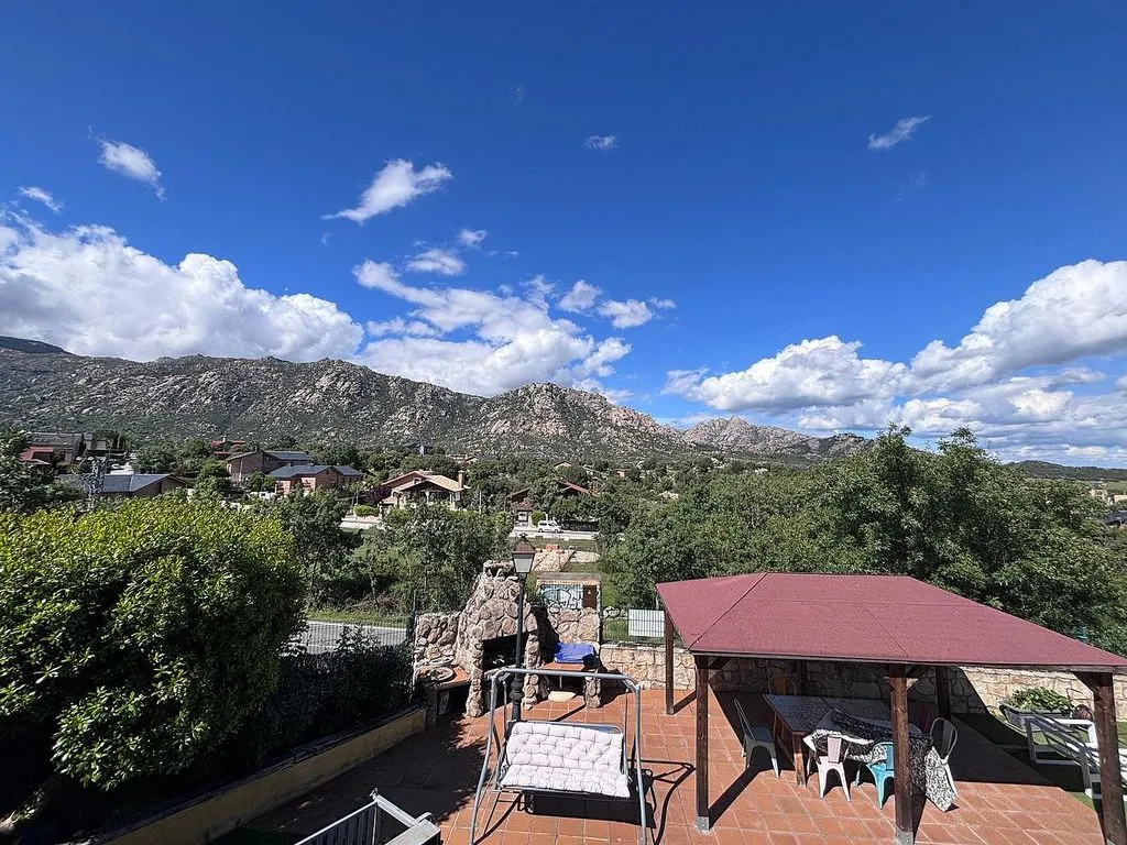 Terrace - Chalet with Pool and Terrace in El Boalo