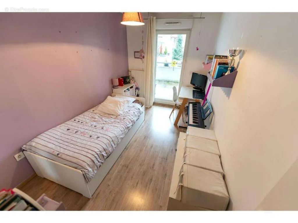 Magamistoad - 4-Piece Flat with Terraces in Colombes Centre