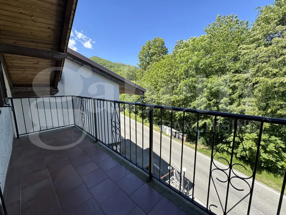 Balcony - Rustic House with Garden in Giaveno