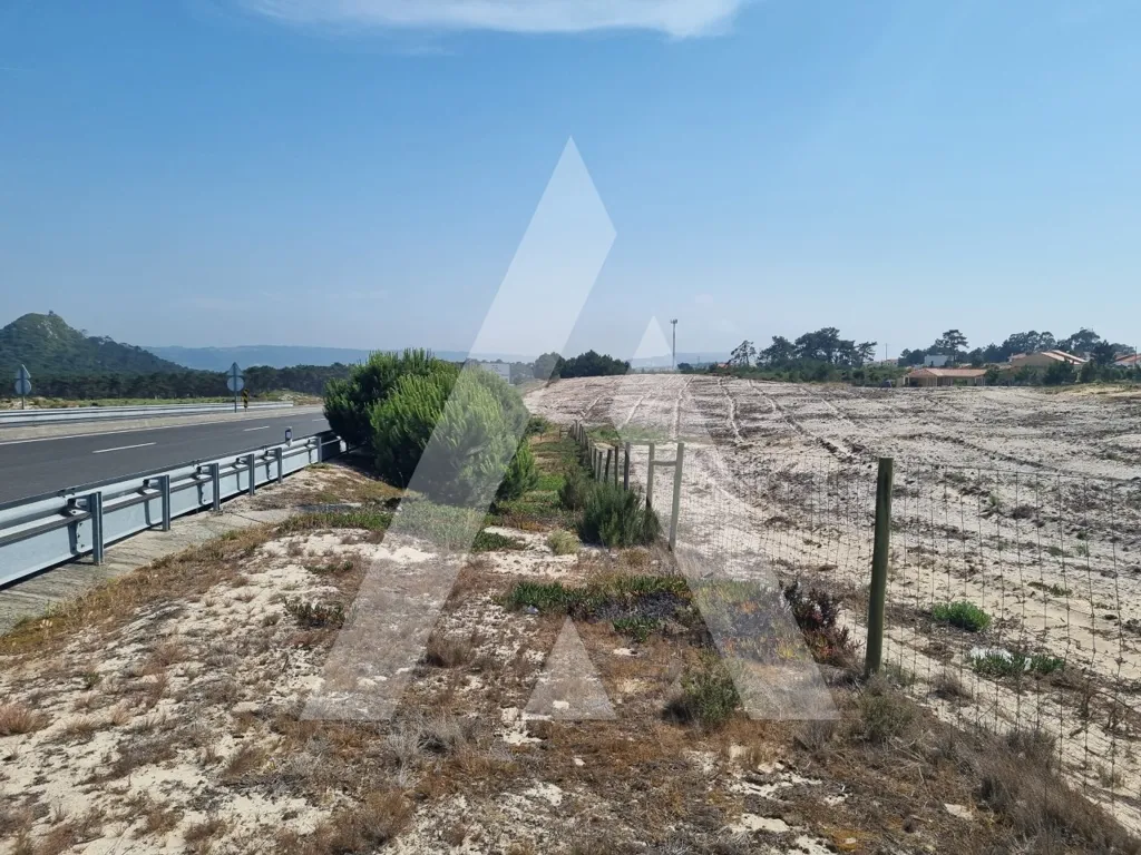 Aed - Construction Plot with 10 Apartments in Nazaré