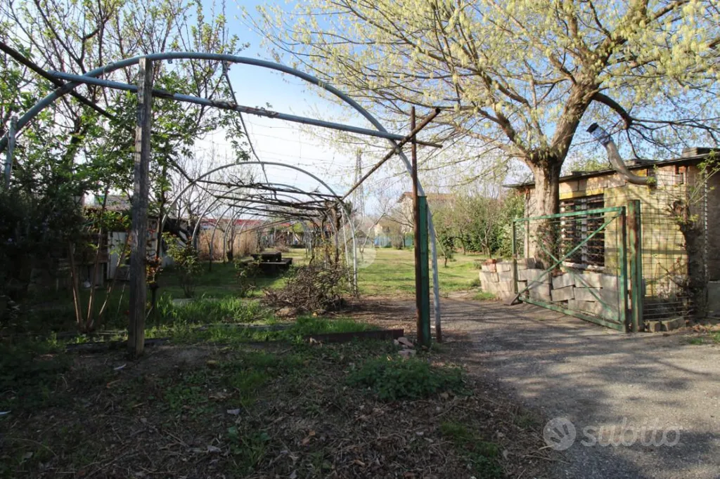 Giardino - Industrial Complex with Exhibition Space near Brescia