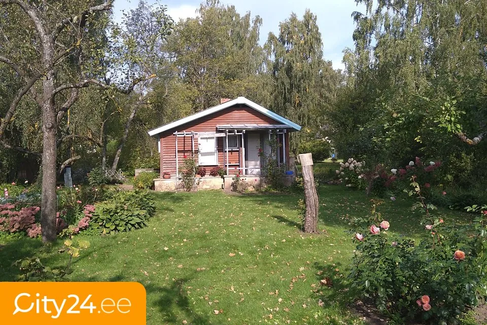 Jardin - Wooden Cottage with Balcony in Siguļi