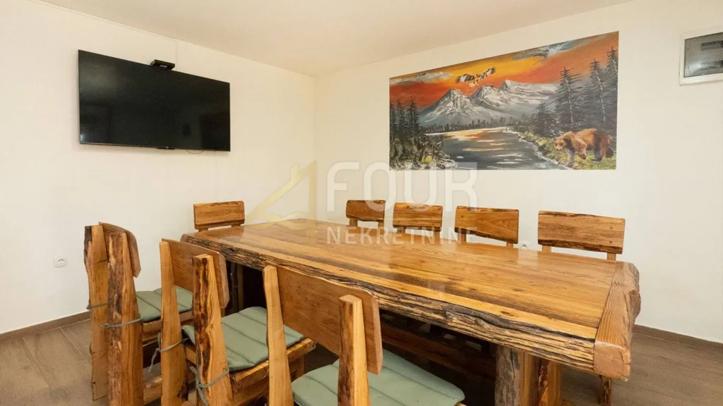 Salle à manger - Rustic House with Jacuzzi in Vrhovine