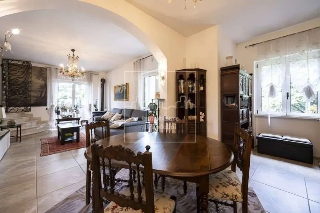Sala da pranzo - Villa with Lake View in Gavirate