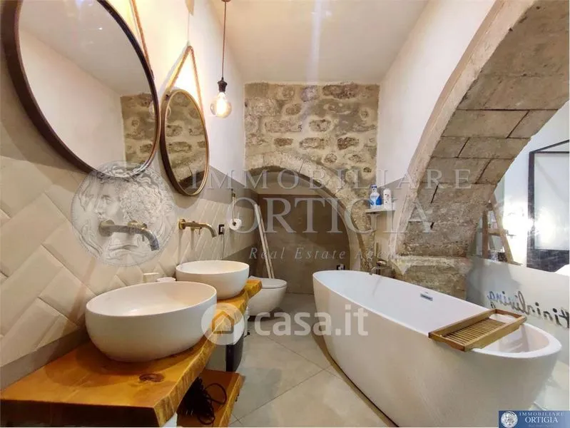 Salles de bain - Ground Floor Apartment with Arched Feature in Siracusa