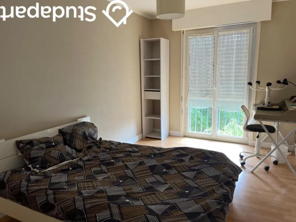 Chambres - Chambre Meublée dans Colocation à Troyes