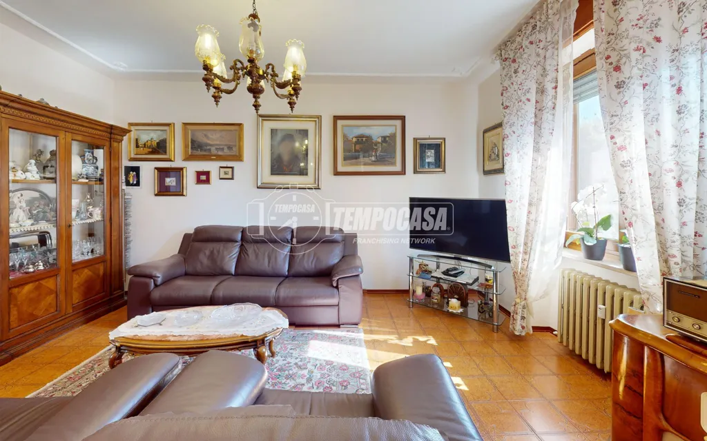 Living Room - Apartment with Garden in Rivarolo Canavese
