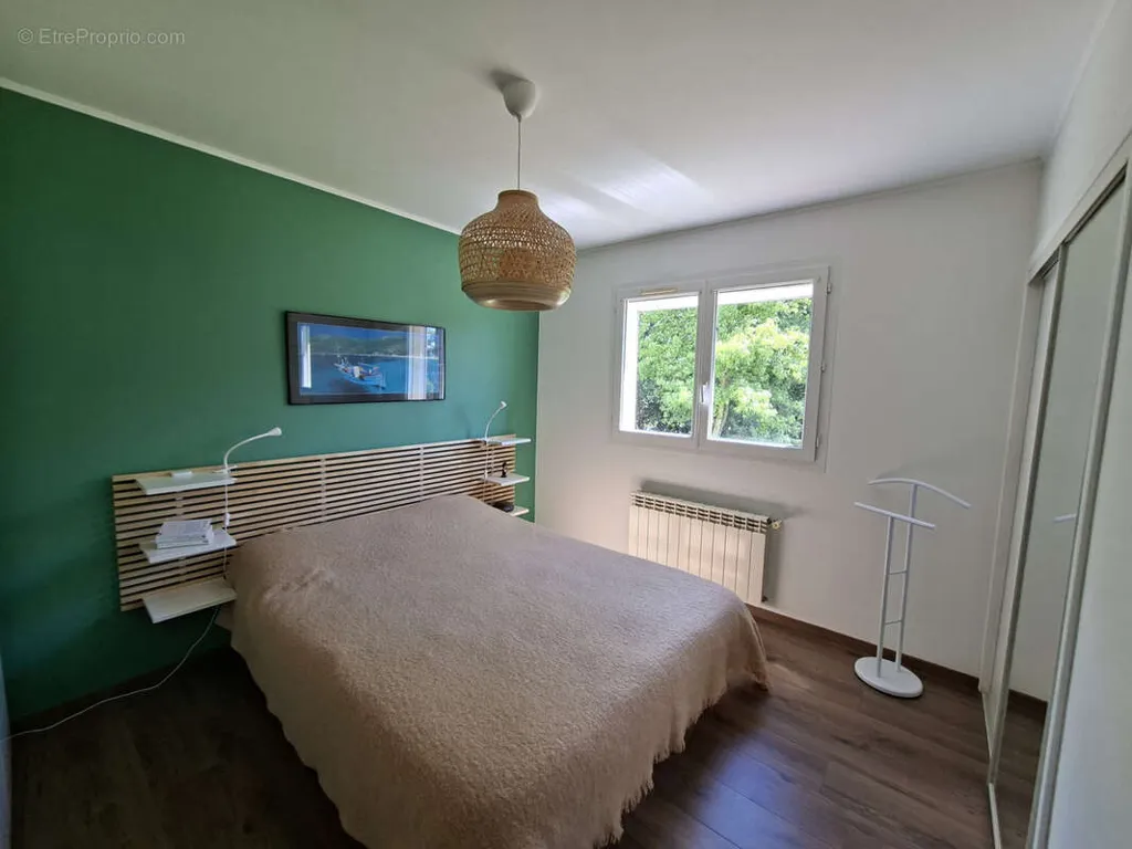 Chambres - Maison Rénovée avec Piscine à Mirande
