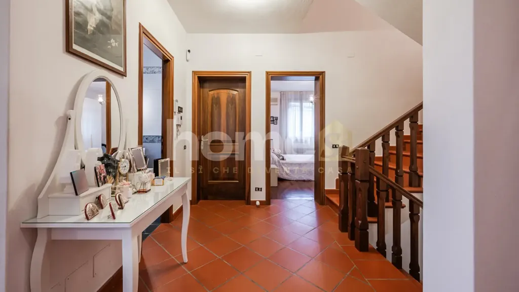 Esik - Luxury Villa with Garden in Modena
