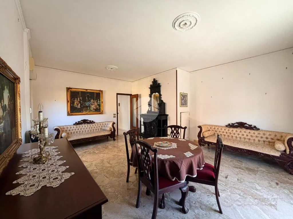 Salle à manger - 4-Room Apartment with Balcony in Palermo