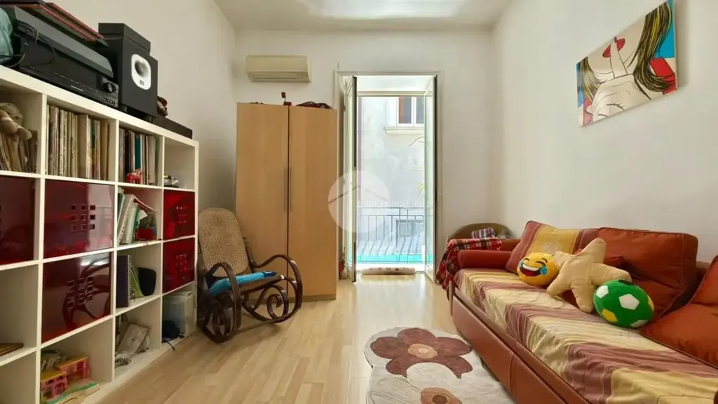 Soggiorno - Rearranged Apartment with Balcony in Naples