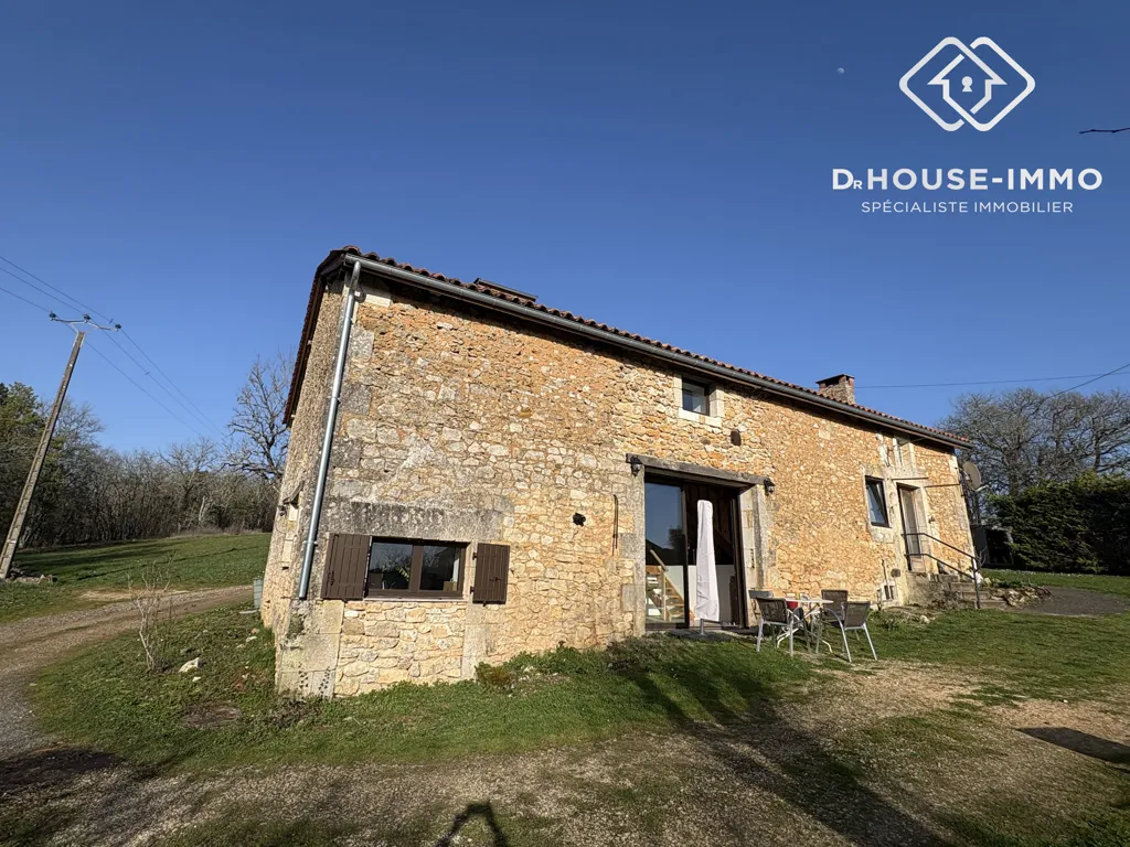 Extérieur - Maison en Pierres Rénovée avec Vue Dégagée à Villars