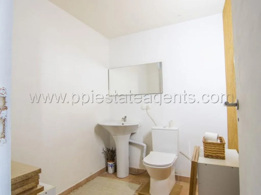 Bathrooms - Luxury Villa with Pool in Lagos Countryside