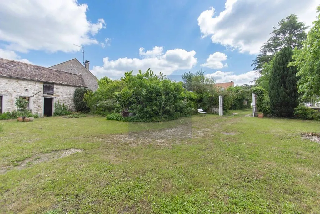 Aed - Farmhouse to Restore with Barns in Fontainebleau