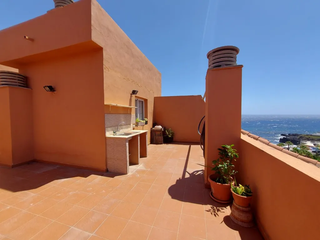 Terrass - Spacious Rental with Pool in Las Caletillas