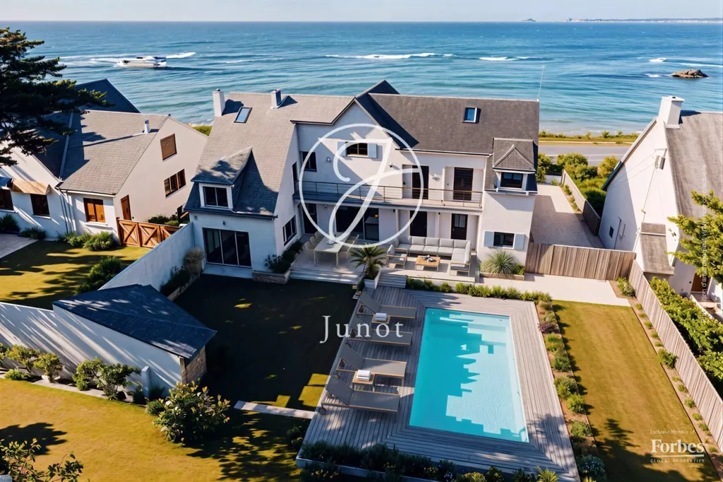 Vue aérienne - Villa Rénovée Face à la Mer avec Piscine au Croisic