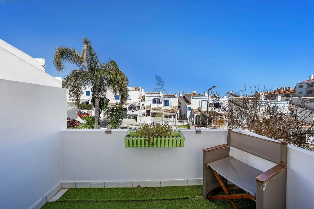 Balcony - 2-Bedroom Villa with Private Garden in Albufeira