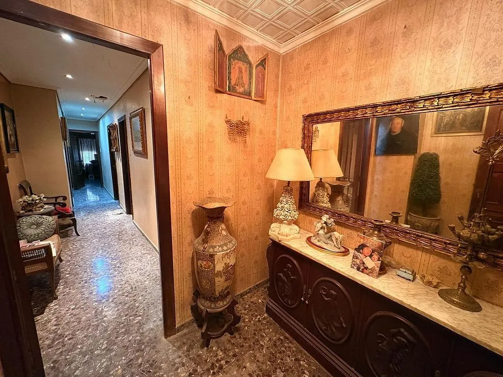 Esik - Detached House with Garden in El Castillo Centre