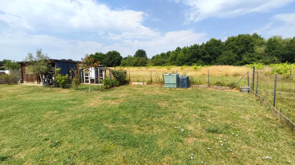 Jardin - Maison de Plain-Pied avec Piscine à Brizambourg