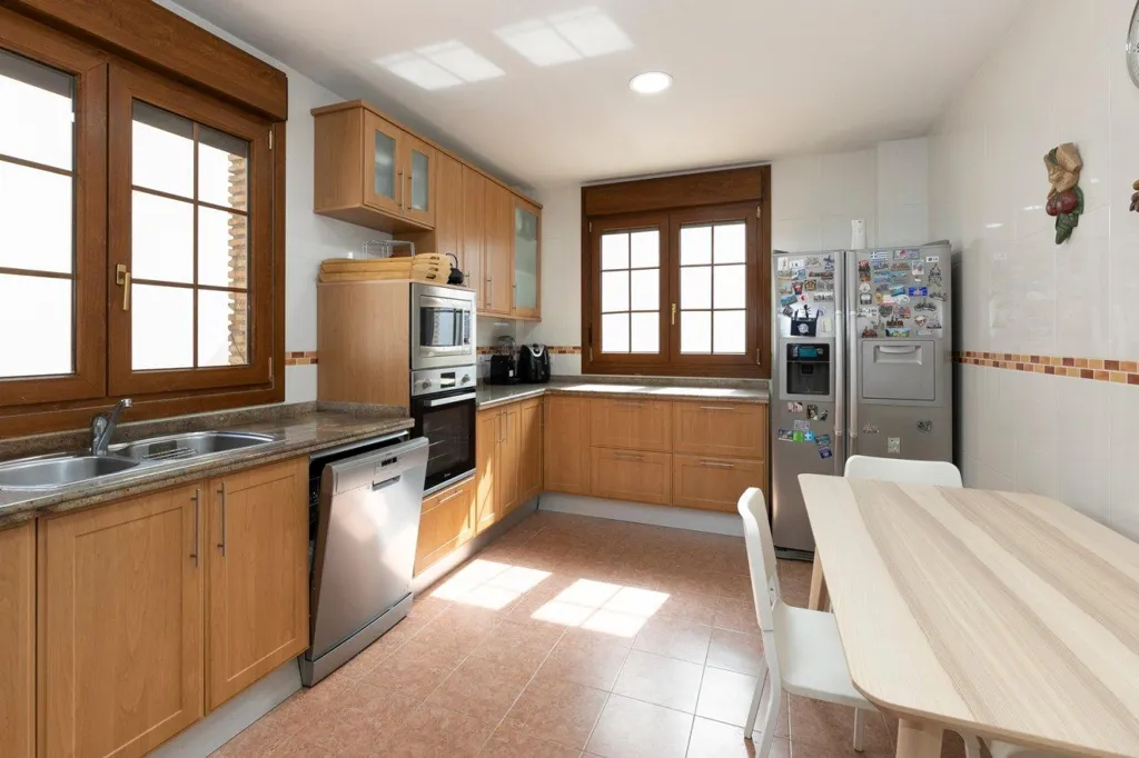 Köök - Versatile Villa with Private Pool in Huétor Vega
