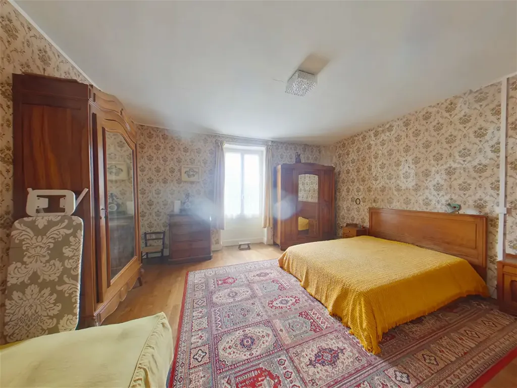 Chambres - Maison de Campagne à Rénover avec Dépendances à Lignac